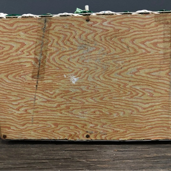 Vintage Sewing Basket & Bits of Trims etc, Retro Sewing Caddy, Sewing Box/Kit - Picture 10 of 10